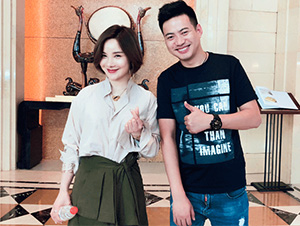 明星經(jīng)紀人陳星與許佳慧合影