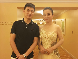 星燦文化明星經(jīng)紀(jì)人陳星與李玲玉合影