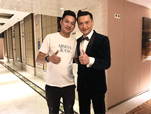 星燦文化明星經(jīng)紀(jì)人陳星與陳錦鴻合影