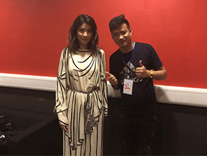 陳慧琳與經(jīng)紀人陳星合影