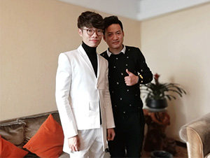 星燦文化明星經(jīng)紀(jì)人陳星與李行亮合影