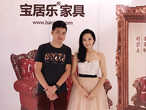 星燦文化明星經(jīng)紀(jì)人陳星與郭羨妮合影