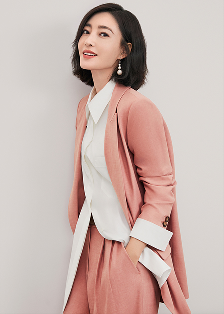 王麗坤代言的品牌曼婭奴女裝