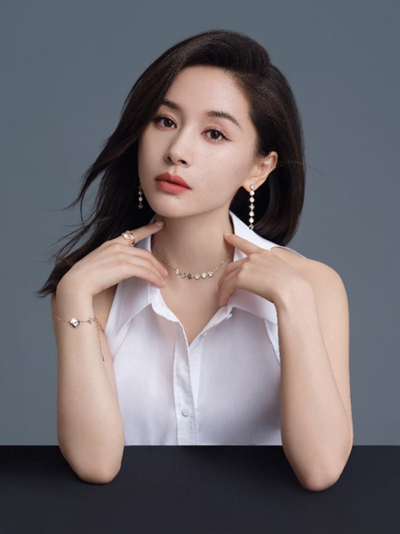 王子文代言的品牌EMPHASIS艾斐詩