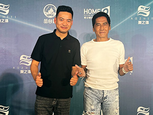 星燦文化明星經(jīng)紀人陳星和齊秦合影