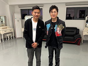 星燦文化明星經(jīng)紀人陳星和孫楠合影