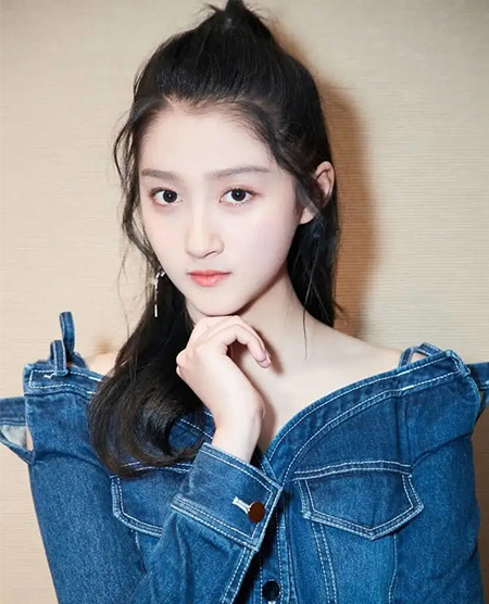 關(guān)曉彤 關(guān)曉彤