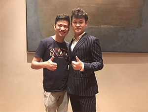 明星經(jīng)紀(jì)人陳星與小沈龍合影