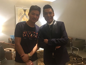 星燦文化明星經(jīng)紀(jì)人陳星與屠洪剛合影