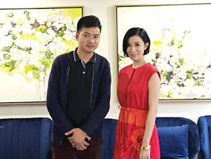 星燦文化明星經(jīng)紀(jì)人陳星與佘詩曼合影