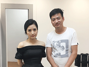 星燦文化明星經(jīng)紀(jì)人陳星與何潔合影