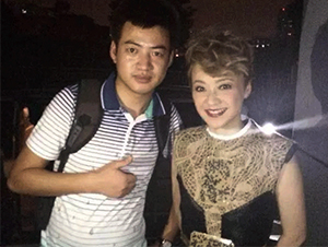 經(jīng)紀(jì)人陳星與陳慧嫻合影