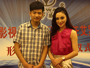 星燦文化明星經(jīng)紀(jì)人陳星與劉朵朵合影