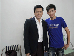 明星經(jīng)紀(jì)人陳星與湯鎮(zhèn)宗合影