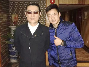 明星經(jīng)紀(jì)人陳星與黃安合影