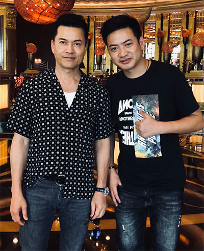 明星經(jīng)紀(jì)人與呂良偉合影