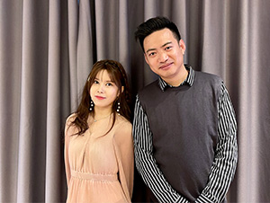 星燦文化明星經(jīng)紀人陳星與麥小兜合影