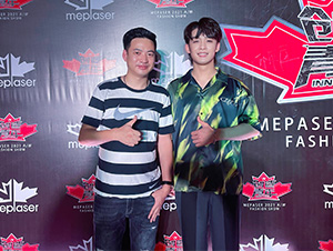 星燦文化明星經(jīng)紀人陳星與王赫野合影