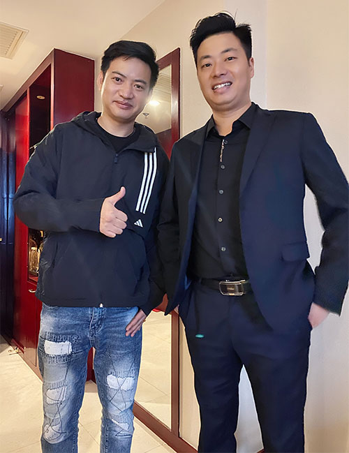 經(jīng)紀(jì)人陳星與菜棚哥姚大慶合影