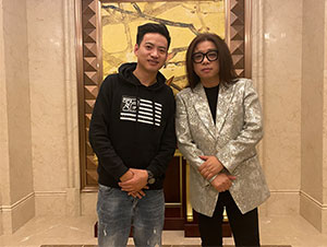 星燦文化明星經(jīng)紀人陳星和郭峰合影