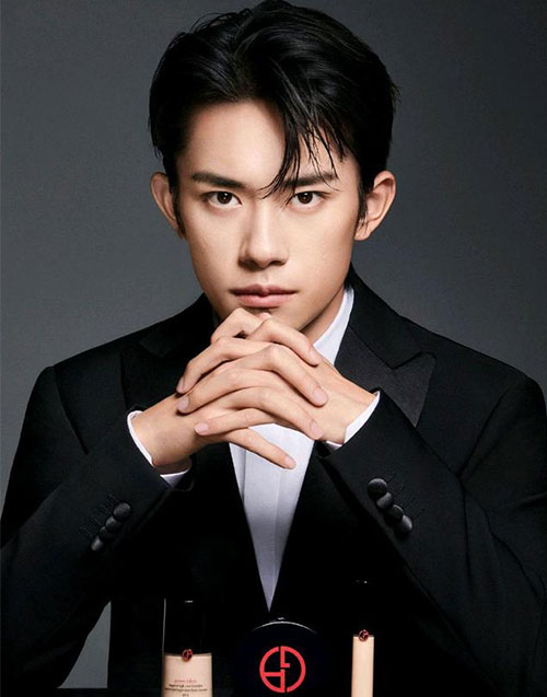 易烊千璽代言的品牌阿瑪尼男士護(hù)膚