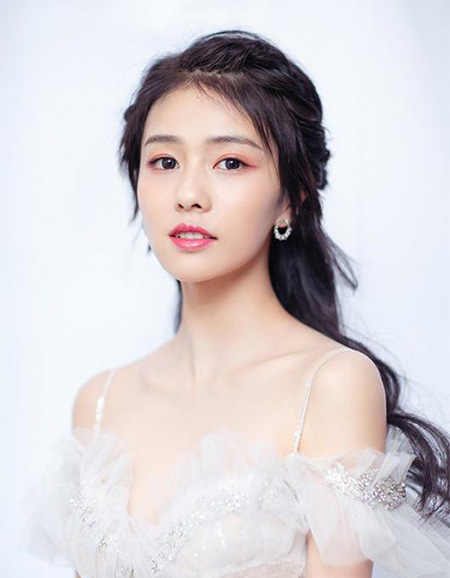 白鹿代言的品牌泊美護(hù)膚品