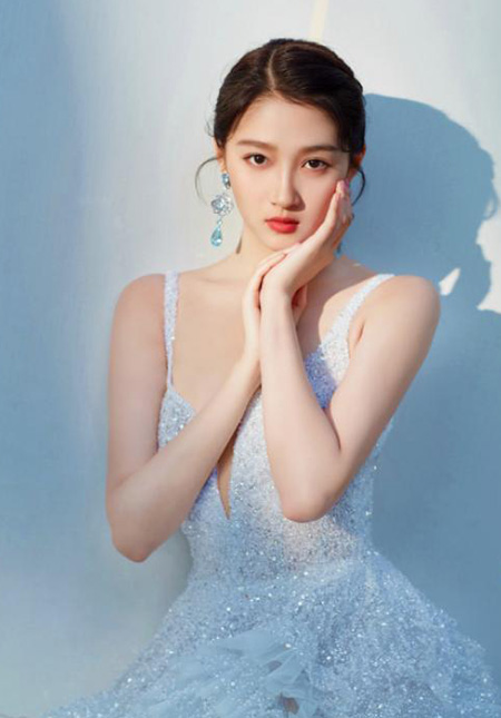 關(guān)曉彤代言的品牌羅曼電動牙刷