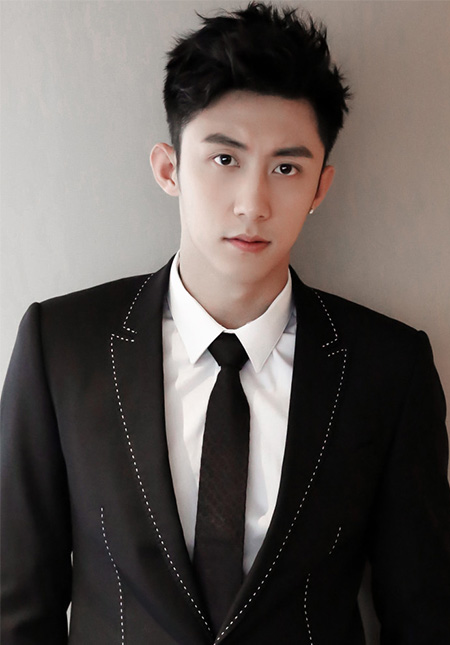 黃景瑜代言的品牌朵拉小羊羊奶粉