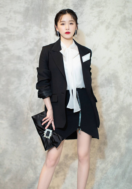 闞清子代言的品牌夢金園黃金珠寶