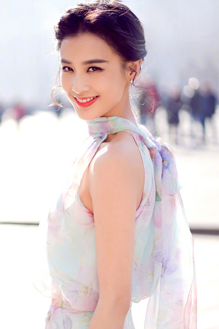 黃圣依代言的品牌金迪木門(mén)